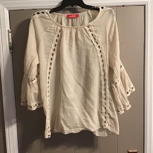 Bohemian feel cold shoulder cotton top